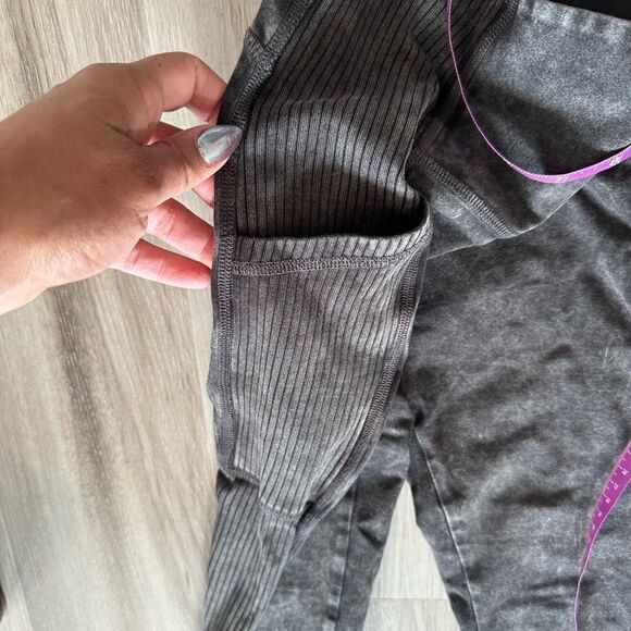 offline by aerie OG leggings hi-rise charcoal leggings with pockets XS - Picture 7 of 9